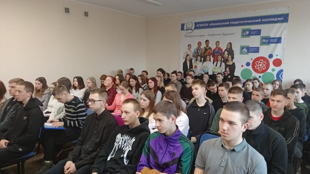 Сотрудники Госавтоинспекции провели встречу со студентами Каменского педагогического колледжа